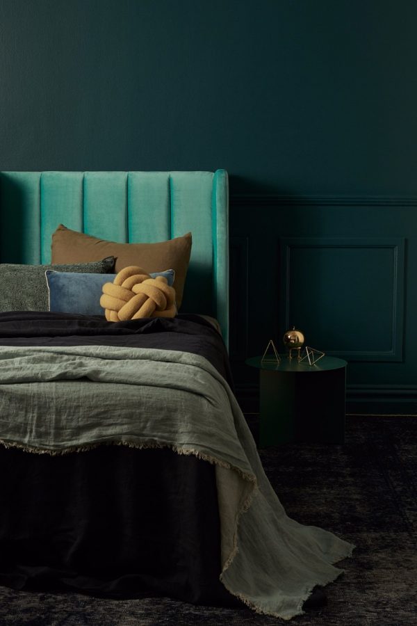 10 Stunning Emerald Green Bedroom Designs – Master Bedroom Ideas