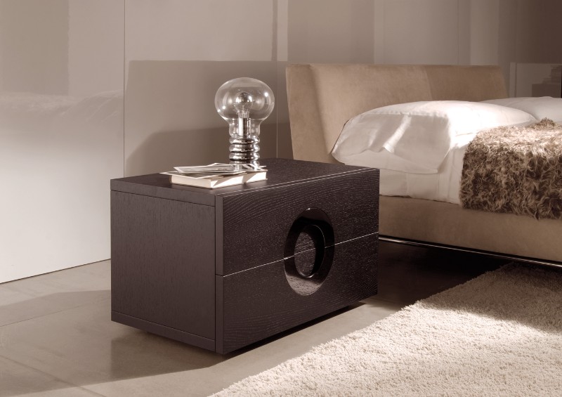 Get a Look to Some Master Bedroom Furniture Pieces by Luxury Brands